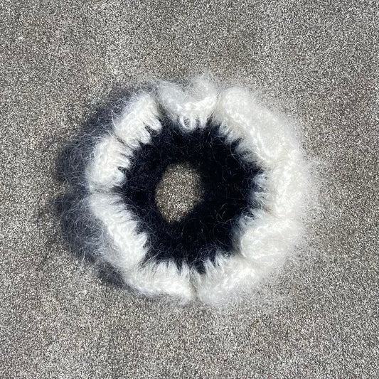 NEW YORK - THE SCRUNCHY